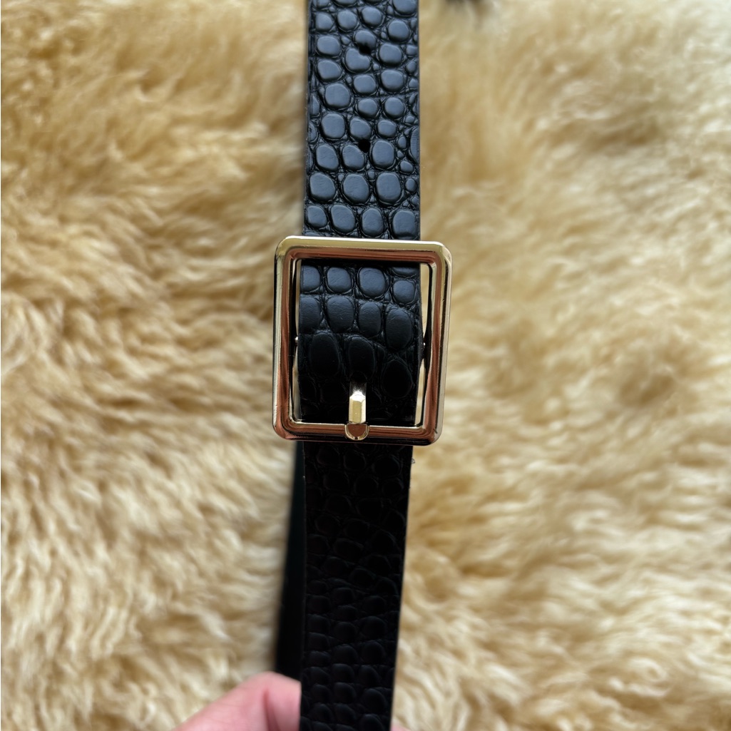 Black Crocodile Pattern Belt With Gold Buckle Black Crocodile Pattern Belt With Gold Buckle